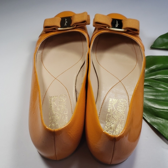 SALVATOR FERRAGAMO "Varina" Ballet Bow Flats - Picture 6 of 13